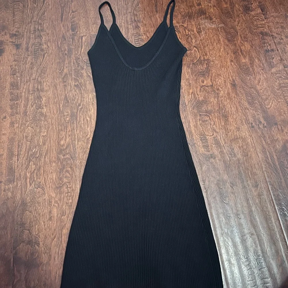 Black ribbed dress😍 - Picture 2 of 3